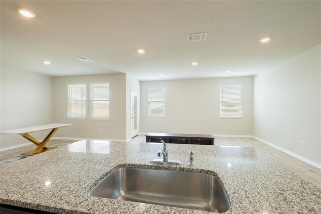 Building Photo - 521 Otto Ave