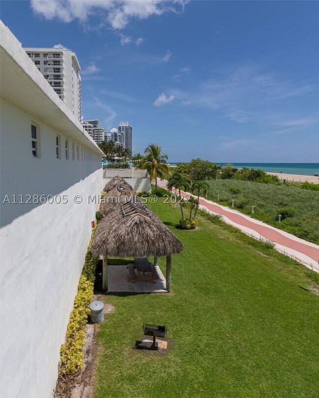 Building Photo - 5601 Collins Ave