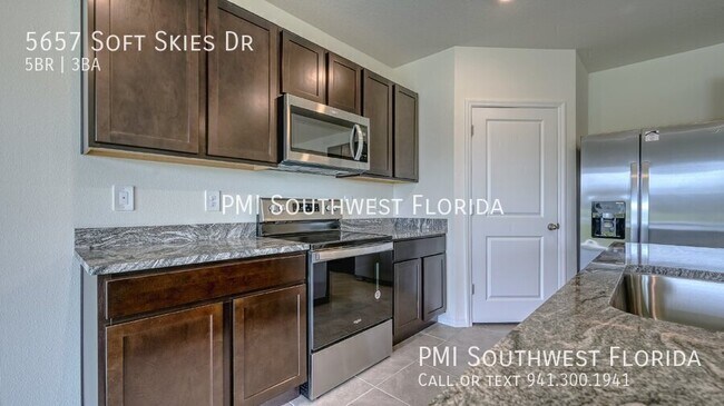 Building Photo - 5657 Soft Skies Dr