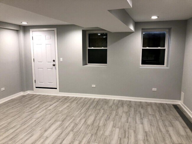 Building Photo - 3210 S May St