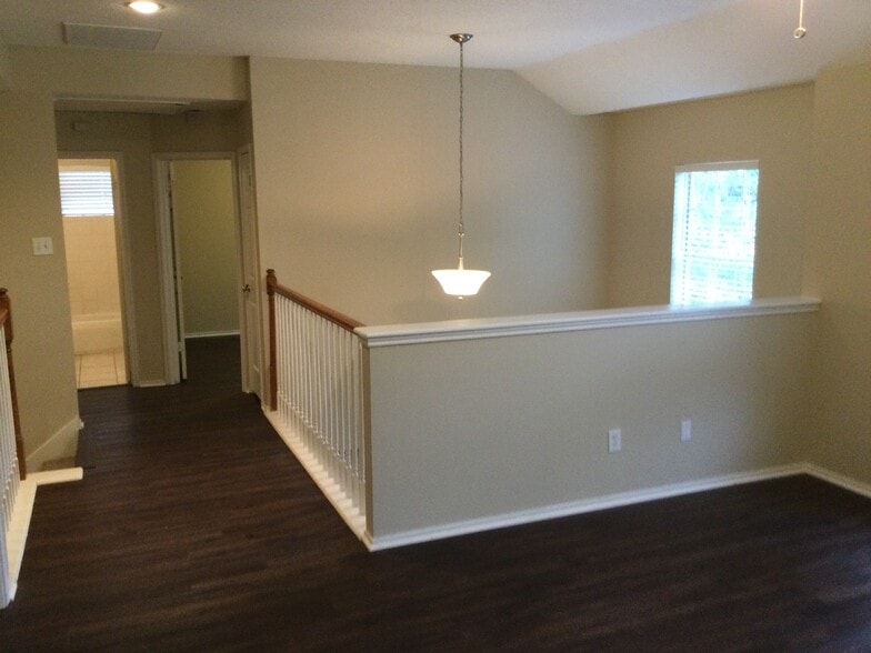 Building Photo - 2218 Laurel Oaks Dr