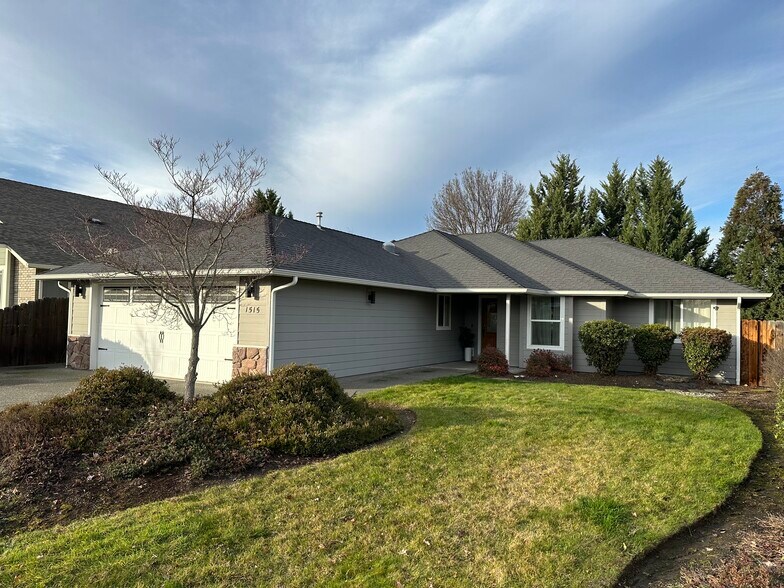 Building Photo - 1515 W Harbeck Rd