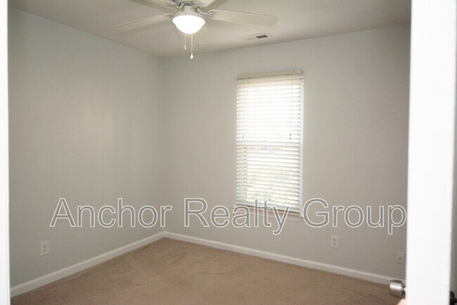 Building Photo - 500 Barberton Dr
