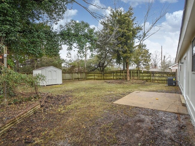 Building Photo - UPDATED 3 beds, 2 baths on cul de sac.