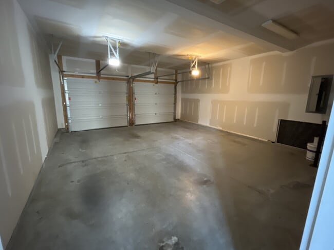 Building Photo - "Charming 4-Bed High Point Home with Granite Elegance & Cozy Fireplace!"