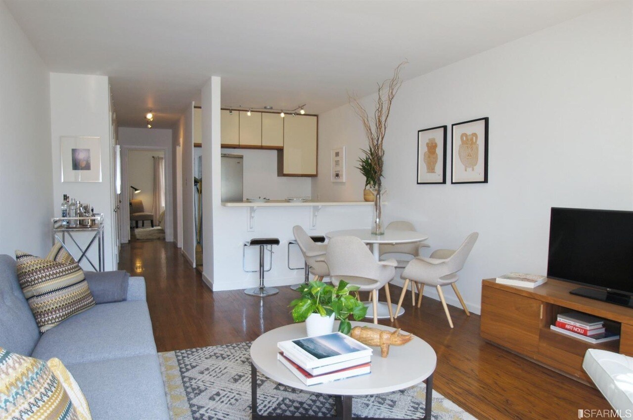 Living room and kitchen - 1260 Clay St