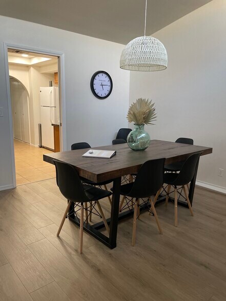 Dinning Areas (common area) - 440 N Dodge Blvd