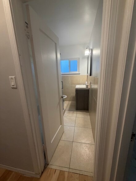 Building Photo - 1914 6th Ave