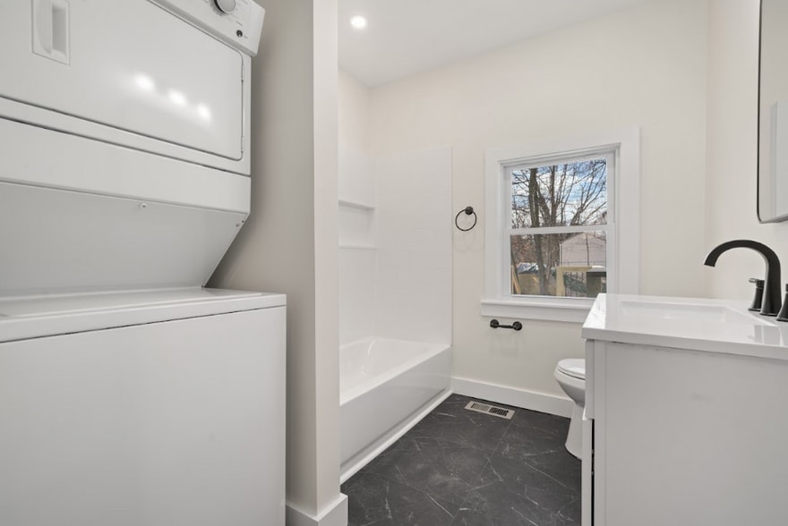 Building Photo - 17 Bridge St