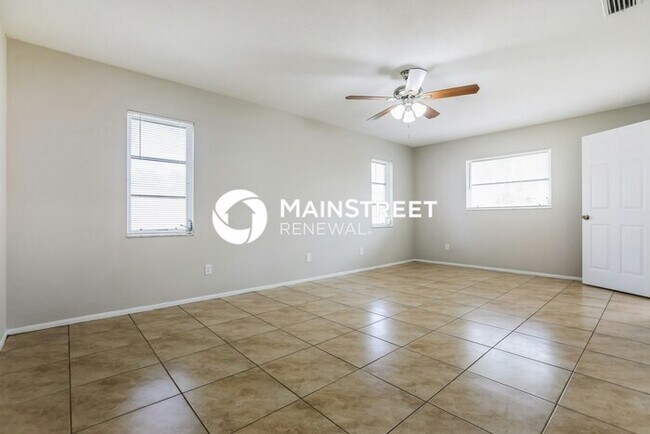 Building Photo - 3 Bedroom Pet-Friendly Home in VENICE, FL with Main Street Renewal