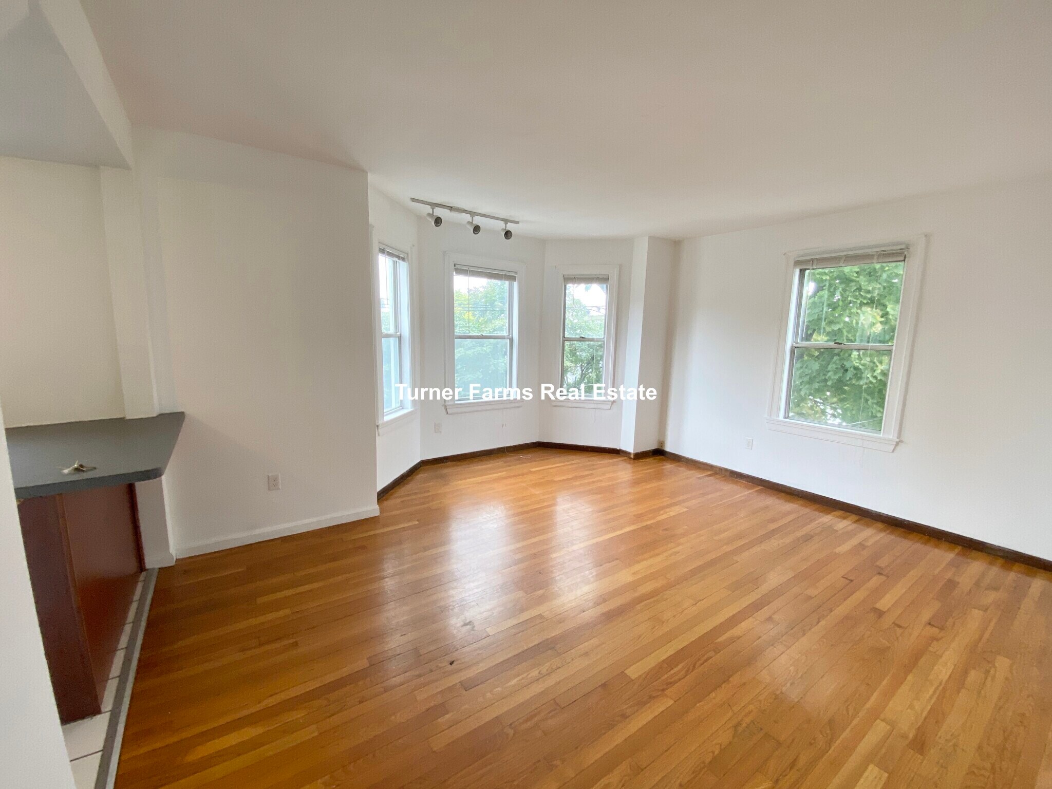 Building Photo - 87 Sheridan St