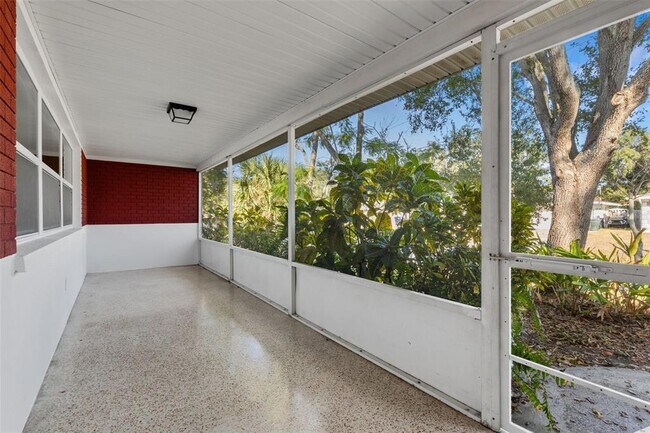 Building Photo - 885 James St