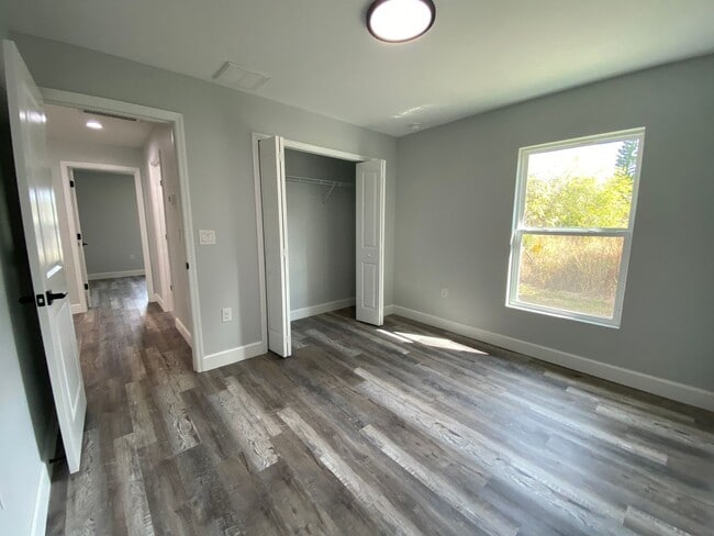 Building Photo - 17207 Waldrun Ave