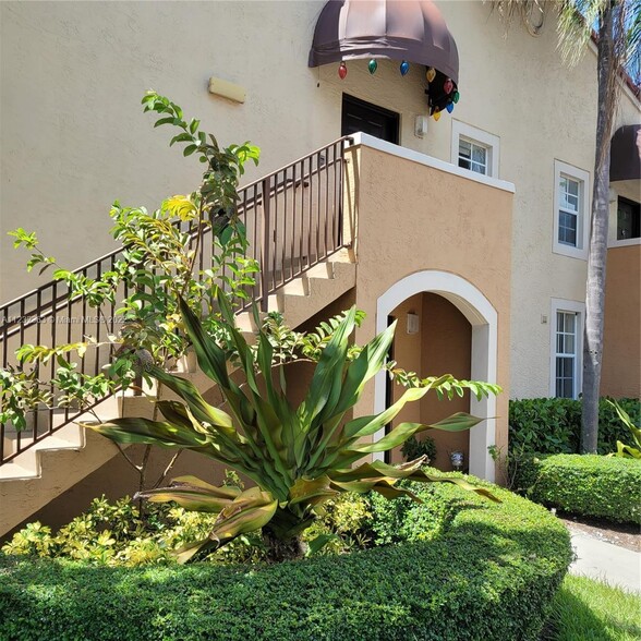 Primary Photo - 2071 Renaissance Blvd