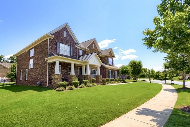 Building Photo - 5 Bedroom single family home in Mooresville