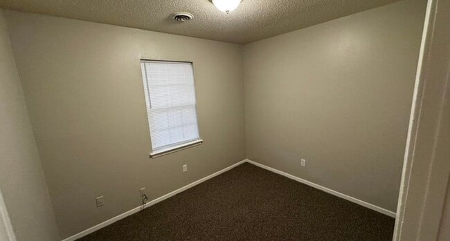 Building Photo - 4264 Double Tree St