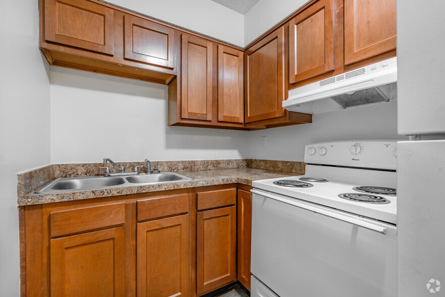 1BR, 1BA - Kitchen - Parkridge Pointe