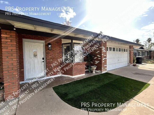 Building Photo - 711 N Oracle-