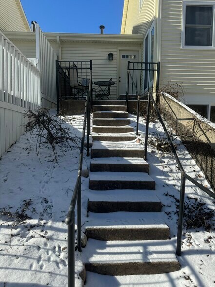 Building Photo - 7S485 Lynn Dr