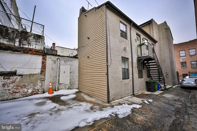 Building Photo - 907 Stiles St