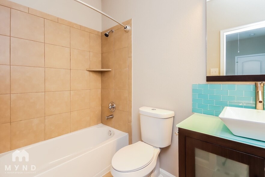 Building Photo - 6510 Pine Tree Dr
