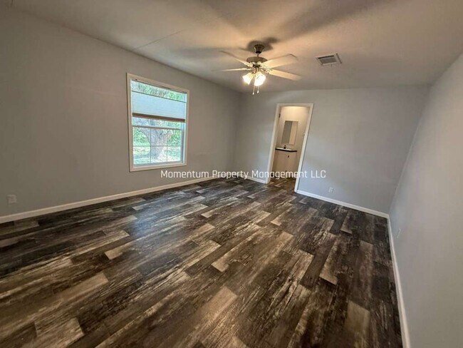 Building Photo - Move-In Ready!