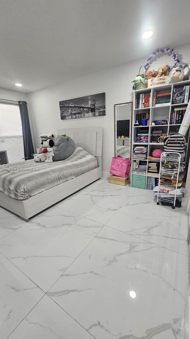 Building Photo - 11417 SW 35th Ln