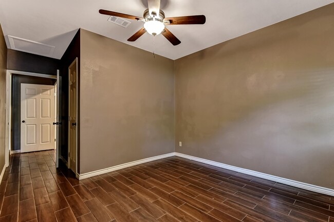 Building Photo - 806 E Rosedale St