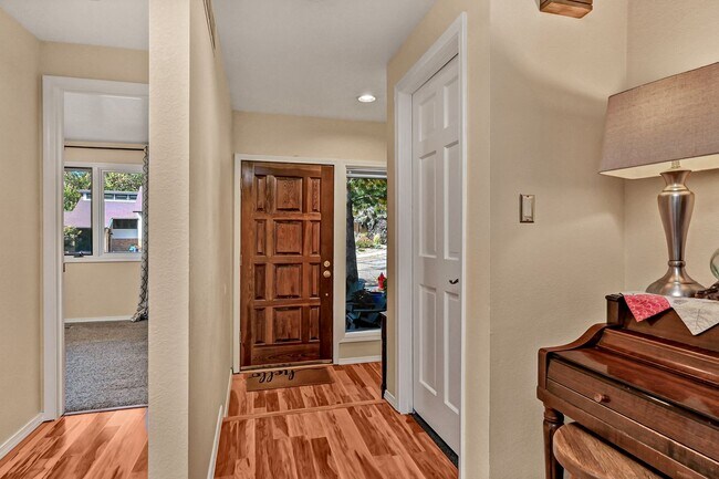 Building Photo - Cozy Hillside Boise Beauty Available 1/1/26!
