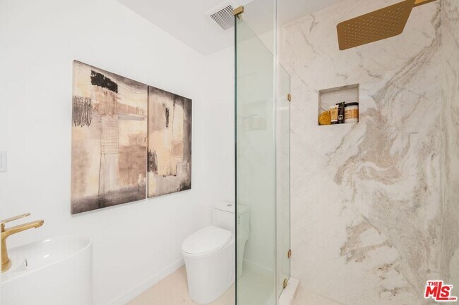 Building Photo - 157 Hart Ave