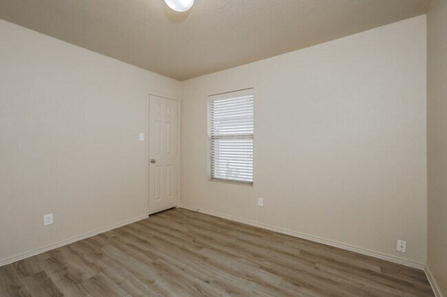 Building Photo - 10719 Goose Way