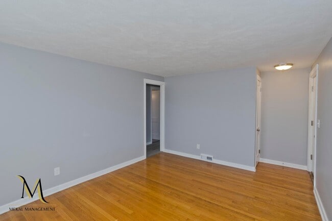 Building Photo - 3 Bedroom Single Family Home in East Forest Park Springfield, MA!