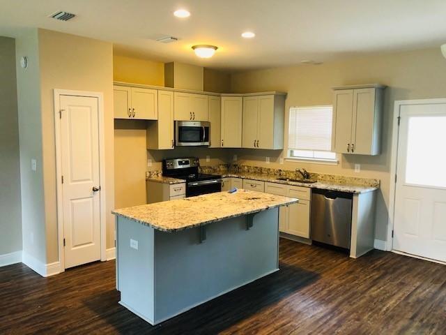 Building Photo - 7355 School House Ln