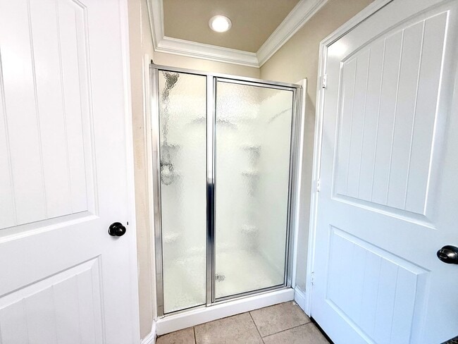 Building Photo - 806 E 98th St