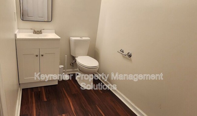 Building Photo - 1516 C St