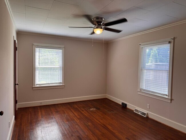Building Photo - 2 BED, 1 BATH HOME LOCATED A FEW BLOCKS FROM DOWNTOWN ASHEBORO!