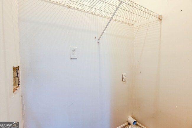 Building Photo - 105 N Oakland Cir