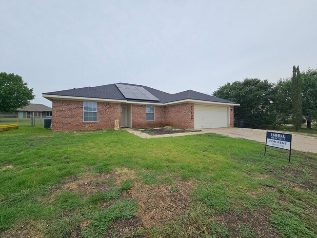 Building Photo - REDUCED RENT - AMAZING RENT SPECIAL & MOVE IN READY!