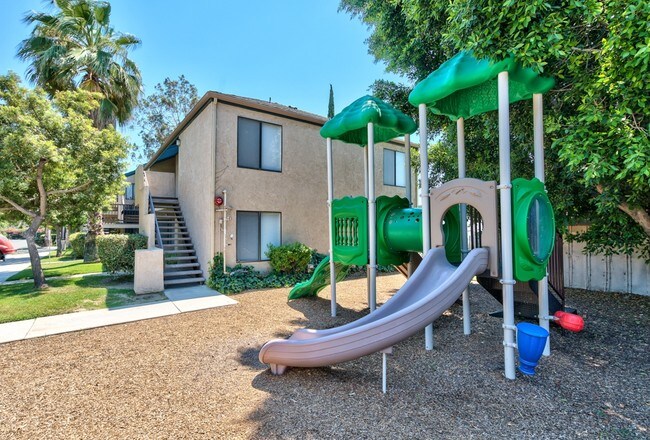 Sierra Crossing Apartments BLOOMINGTON, CA Apartment