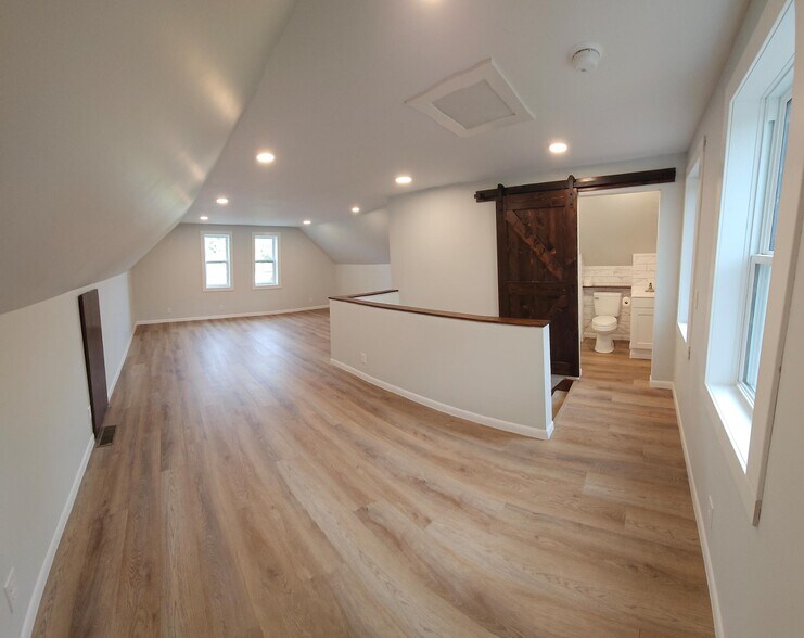 Newly remodeled 2nd floor - 606 Tindolph Ave S