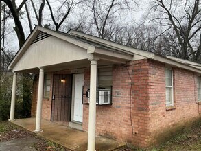 Building Photo - 961 N Highland St