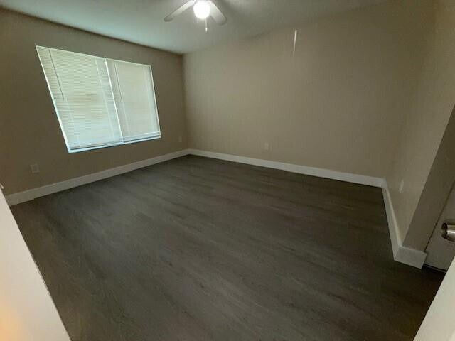 Building Photo - 1105 Villa Cir