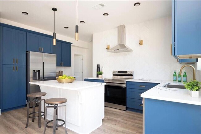 Building Photo - 1427 Graymont Dr SW