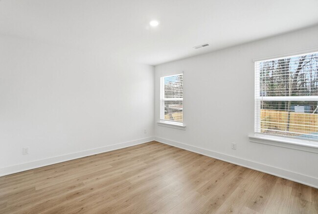 Building Photo - New Construction Townhome Minutes from Uptown