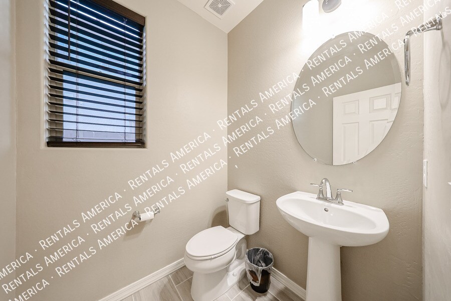 Building Photo - 4215 S 58th Ln