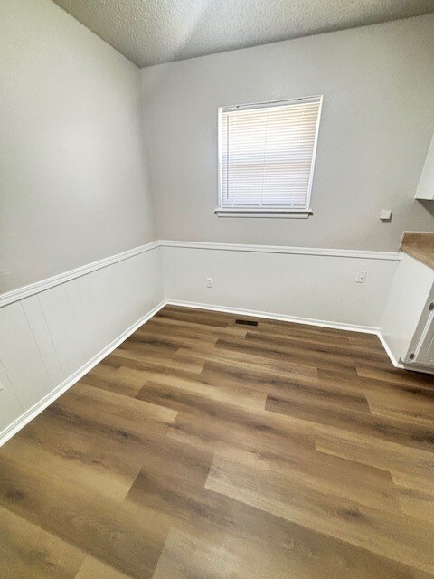 Building Photo - 309 W Vandament Ave