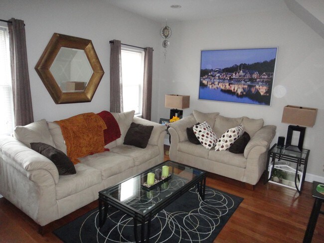 Building Photo - 240 Lauriston St