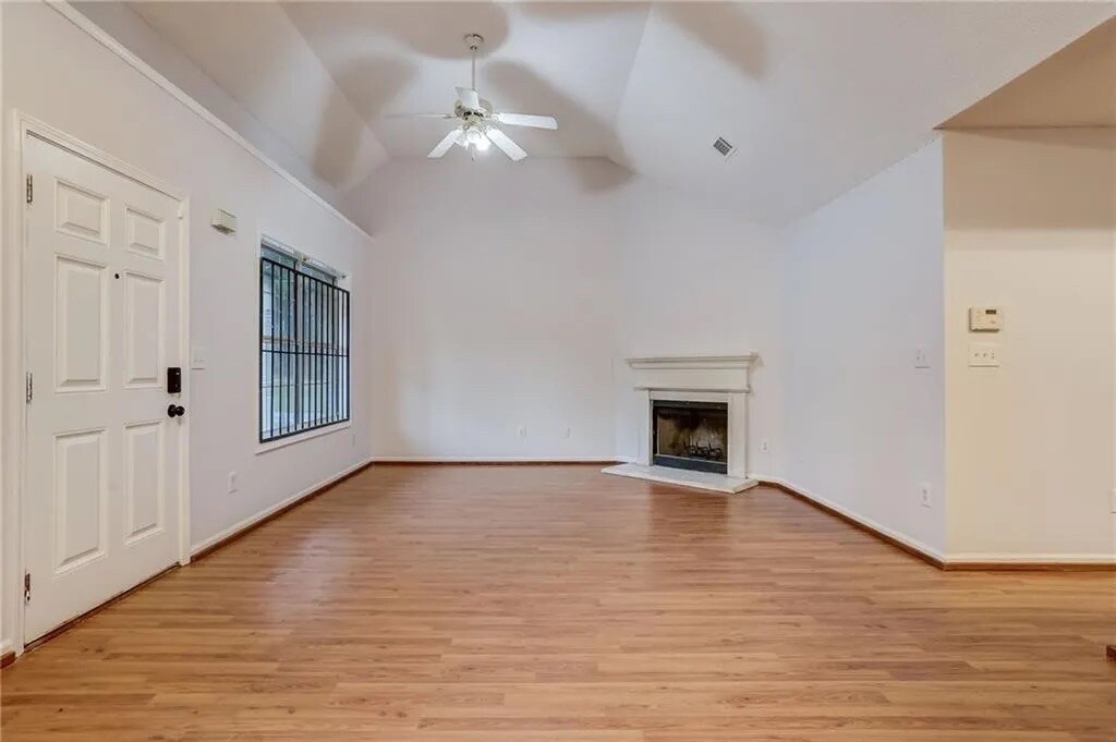 Building Photo - Room in House on Cypress Pointe Dr