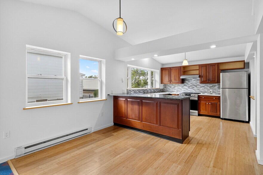 Building Photo - 321 N Fulton St