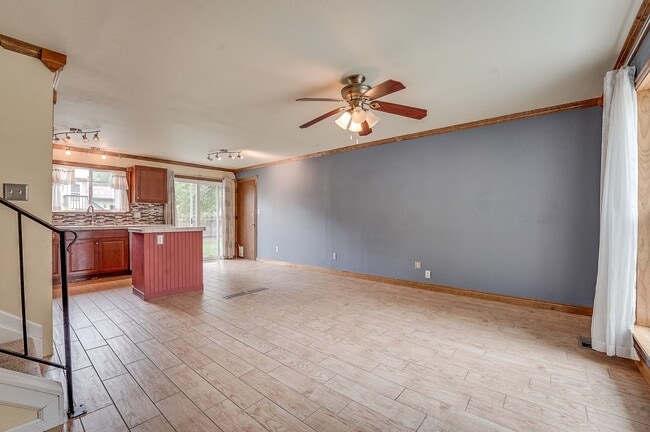 Building Photo - Cul-de-Sac Comfort | Updated Interior + Large Fenced Yard